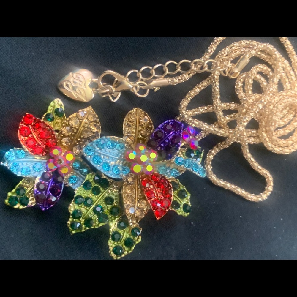 Betsy Johnson crystal flower 🌸 pendant brooch - Picture 2 of 4